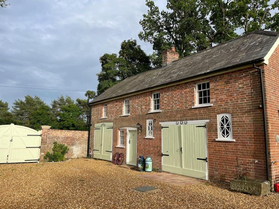 The Georgian Coach House:New Forest With Hot Tub Fordingbridge Kültér fotó